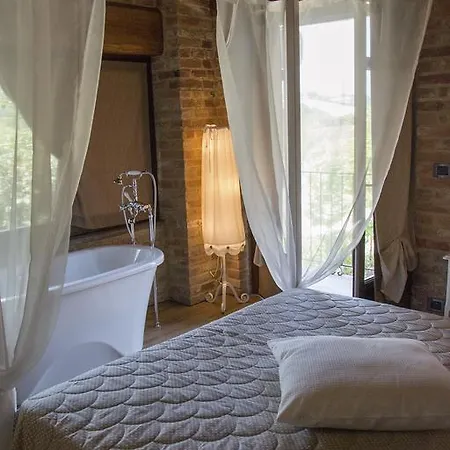 Laura * Castellinaldo